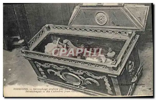 Cartes postales Soissons Sarcophage profane par les Allemands