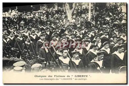 Cartes postales Bateau Obseques des victimes du Liberte Les rescapes du Liberte au cortege