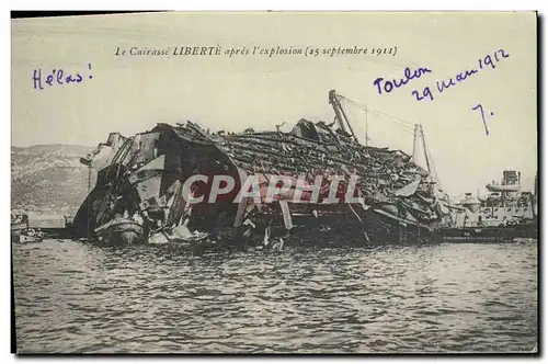 Cartes postales Bateau Le cuirasse Liberte apres l&#39explosion