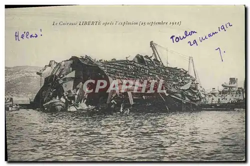 Cartes postales Bateau Le cuirasse Liberte apres l'explosion