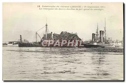 Cartes postales Bateau Catastrophe du Liberte Les remorqueurs des diverses directions du port operent des sauvet