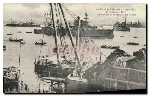 Cartes postales Bateau Catastrophe du Liberte Deblaiement de la tourelle 305 arriere