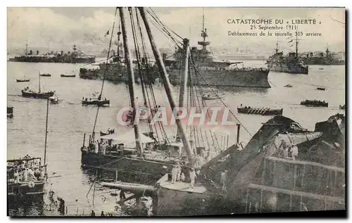 Cartes postales Bateau Catastrophe du Liberte Deblaiement de la tourelle 305 arriere