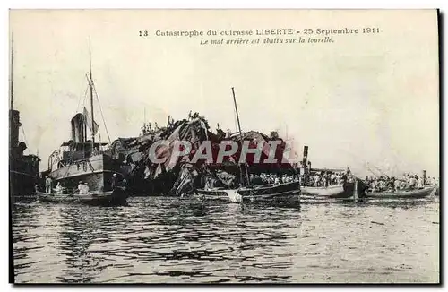 Ansichtskarte AK Bateau Catastrophe du Cuirasse Liberte Le mat arriere est abattu sur la tourelle