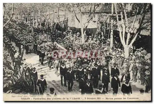 Ansichtskarte AK Toulon Funerailles des victimes de la Liberte Marins portant les couronnes