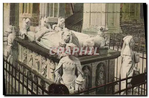 Cartes postales Nantes La cathedrale Tombeau des Ducs de Bretagne Lion