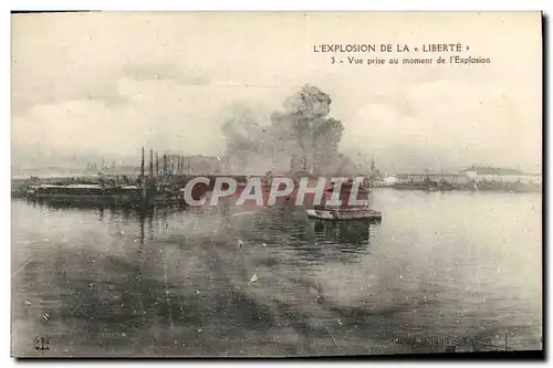Cartes postales Bateau L&#39explosion de la Liberte Vue prise au moment de l&#39explosion
