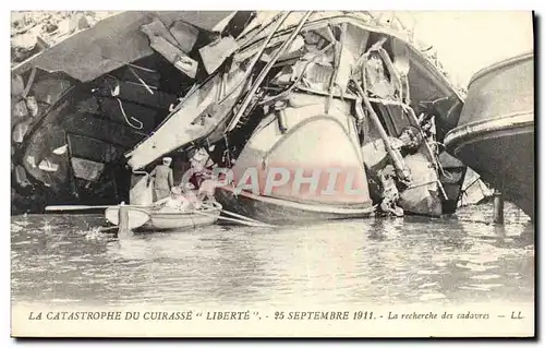 Cartes postales Bateau La catastrophe du Liberte La recherche des cadavres