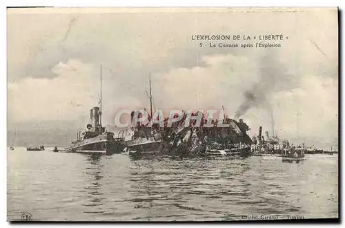 Cartes postales Bateau L&#39explosion de la Liberte Le cuirasse apres l&#39explosion