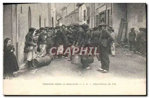 Cartes postales Militaria Chasseurs Alpins en manoeuvre Distribution du vin