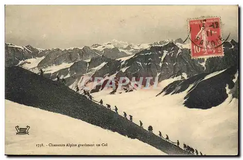 Cartes postales Militaria Chasseurs Alpins gravissant un col