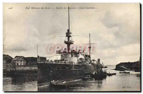 Cartes postales Bateau Port militaire de Brest Entree du cuirasse Leon Gambetta