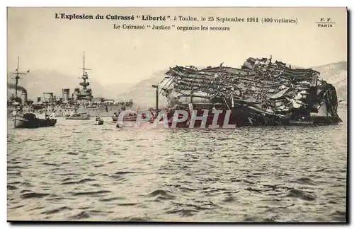 Cartes postales Bateau L'explosion du cuirasse Liberte a Toulon Le cuirasse Justice organise les secours