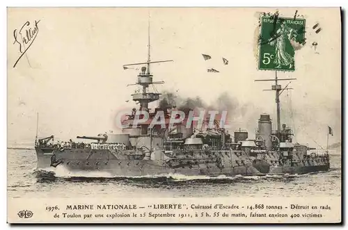 Cartes postales Bateau Liberte Cuirasse d'escadre Detruit en rade de Toulon