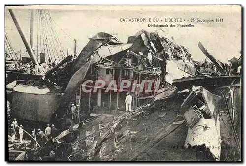 Cartes postales Bateau Catastrophe du Liberte Deblaiement des passerelles