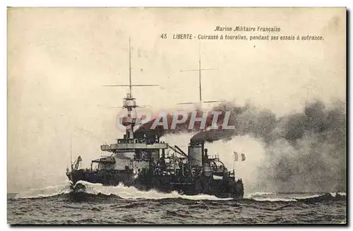 Cartes postales Bateau Liberte Cuirasse a tourelles pendant ses essais a outrance