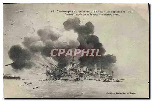 Ansichtskarte AK Bateau Catastrophe du Cuirasse Liberte Pendant l&#39explosion de la soute a munitions avant