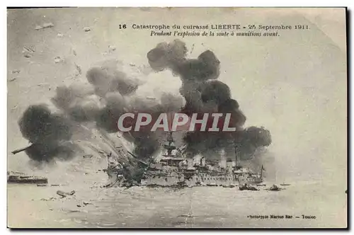 Cartes postales Bateau Catastrophe du Cuirasse Liberte Pendant l'explosion de la soute a munitions avant