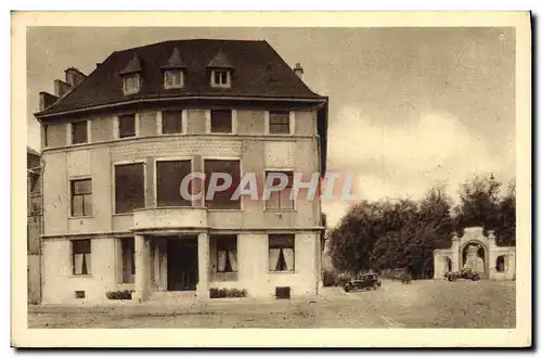 Ansichtskarte AK Bourg en Bresse Chambre de Commerce et monument aux morts