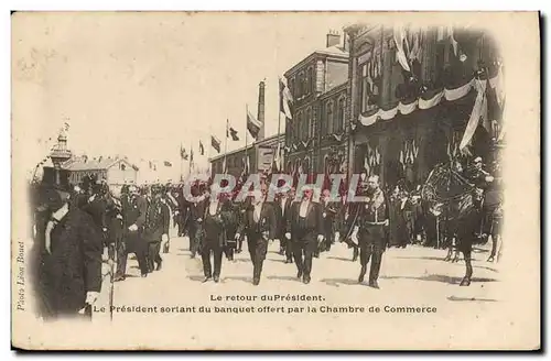 Cartes postales Le retour du President Le President sortant du banquet offert par la Chambre de Commerce