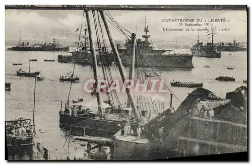 Cartes postales Bateau Catastrophe du Liberte Deblaiement de la tourelle 305 arriere