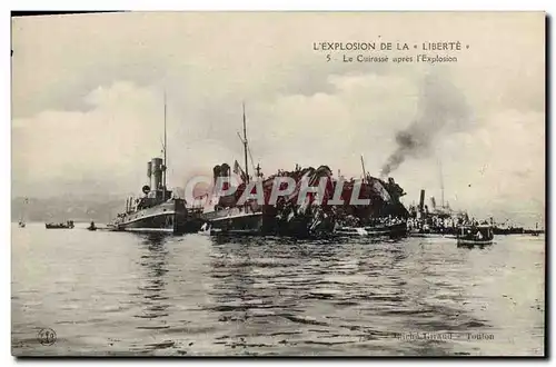 Cartes postales Bateau L&#39explosion de la Liberte Le cuirasse apres l&#39explosion
