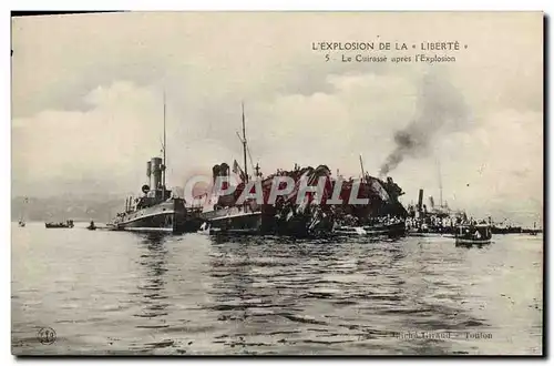 Cartes postales Bateau L'explosion de la Liberte Le cuirasse apres l'explosion