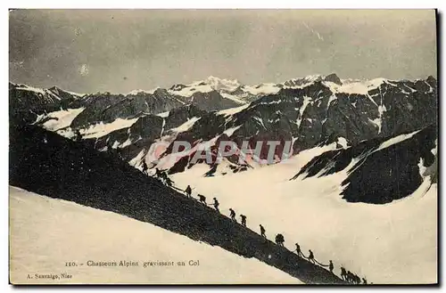 Cartes postales Militaria Chasseurs Alpins gravissant un Col