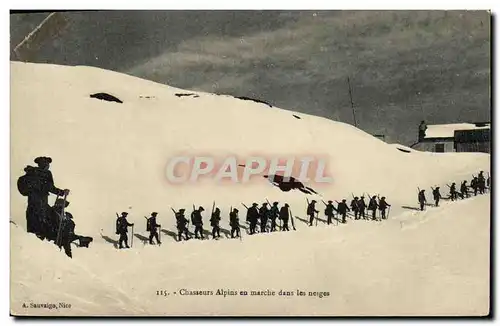 Cartes postales Militaria Chasseurs Alpins en marche dans les neiges