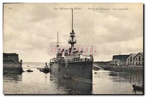 Cartes postales Bateau Port militaire de Brest Entree du cuirasse Leon Gambetta