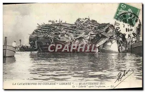 Cartes postales Bateau Catastrophe du Liberte Le Liberte apres l&#39explosion