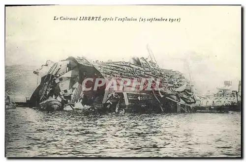 Ansichtskarte AK Bateau Le cuirasse liberte apres l&#39explosion