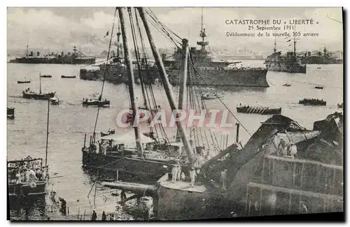 Cartes postales Bateau Catastrophe du Liberte Deblaiement de la tourelle 305 arriere