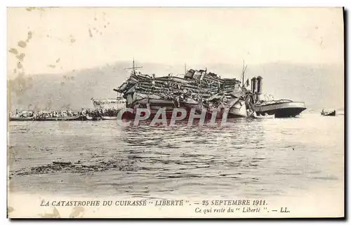 Cartes postales Bateau Catastrophe du Cuirasse Liberte Ce qui reste du Liberte