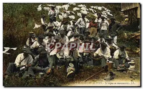 Cartes postales Militaria Chasseurs alpins Le repas en manoeuvres