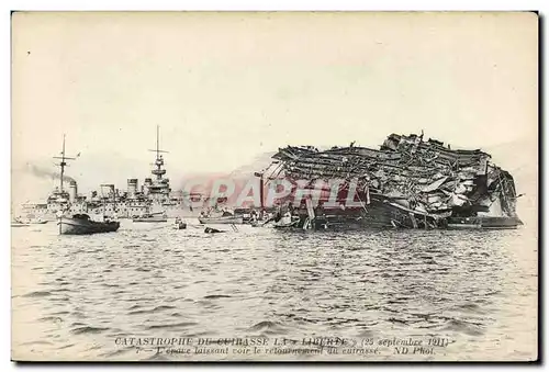 Cartes postales Bateau Catastrophe du cuirasse Liberte L&#39epave laissant voir le retournement du cuirasse