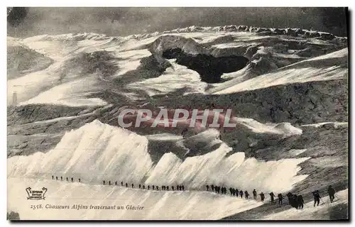 Cartes postales Militaria Chasseurs alpins traversant un glacier