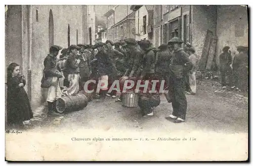 Cartes postales Militaria Chasseurs alpins en manoeuvre Distribution de vin