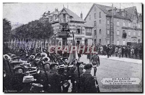 Ansichtskarte AK Militaria Chasseurs Alpins En Alsace Defile des Alpins devant le Generallisime