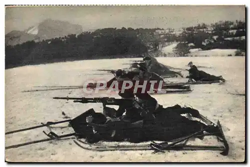 Cartes postales Militaria Chasseurs Alpins Section de mitrailleuses sur skis en batterie