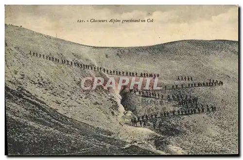 Cartes postales Militaria Chasseurs Alpins gravissant un col
