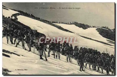 Cartes postales Militaria Chasseurs Alpins En marche dans les neiges