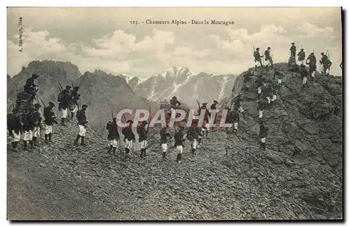 Cartes postales Militaria Chasseurs Alpins Chasseurs alpins Dans la montagne