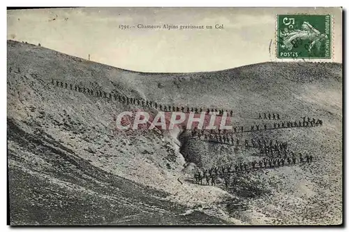 Cartes postales Militaria Chasseurs Alpins gravissant un col