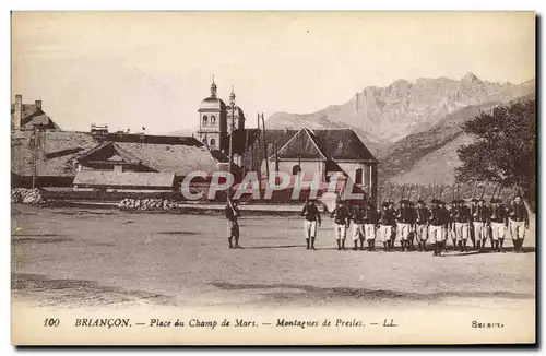 Ansichtskarte AK Militaria Chasseurs Alpins Briancon Place du Champ de Mars Montagnes de Presles