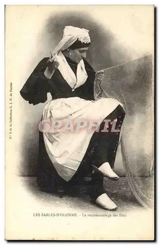 Cartes postales Folklore Les Sables d&#39Olonne Le racommodage des filets Femme