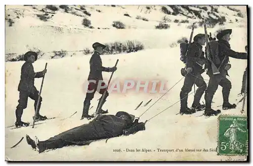 Cartes postales Militaria Chasseurs Alpins Dans les Alpes Transport d&#39un blesse sur des skis