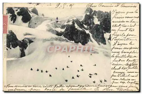 Cartes postales Militaria Chasseurs Alpins en manoeuvres dans les Alpes Glissage sur le glacier