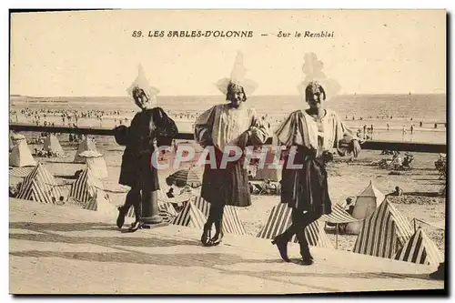 Cartes postales Folklore Les Sables d&#39Olonne Sur le remblai