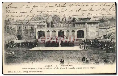 Cartes postales Theatre Dejanire Troisieme acte Dejanire remet a Yole la tunique qu&#39elle offira a Hercule